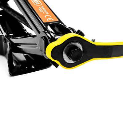 Dvigalo trapezne oblike 2,5T z ovitkom in teleskopskim ključem SN4575. Dvigalo trapezne oblike 2,5T z ovitkom in teleskopskim ključem SN4575.